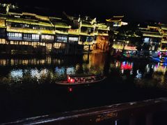 -临江餐馆二楼美食部落