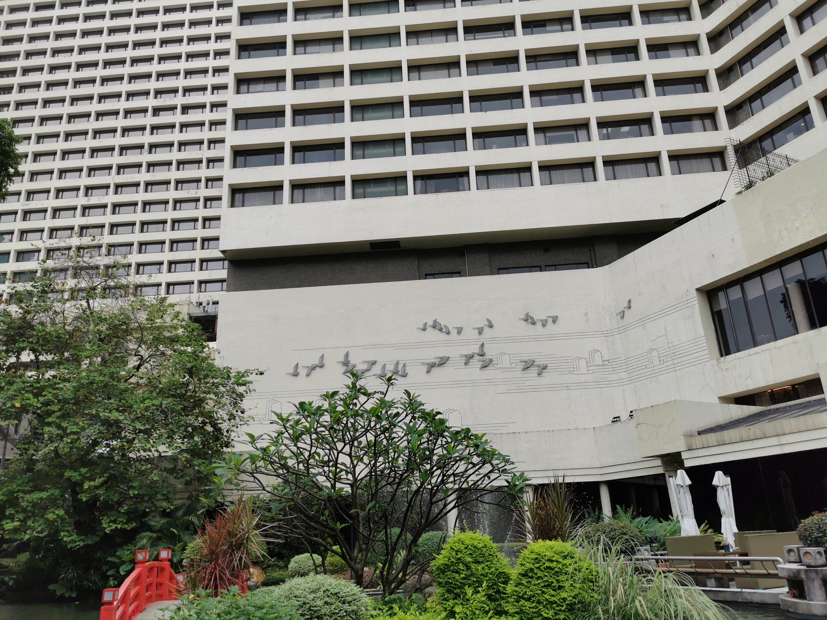 广州花园酒店位于广东省广州市越秀区环市东路368号
