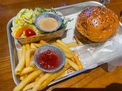 -HUZI虎滋精酿餐吧(京西大悦城店)