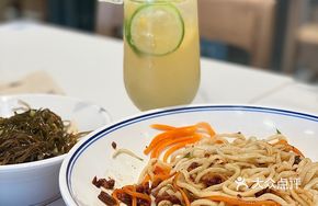 Beijing-style Meat Sauce Noodles
