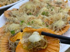 蒜蓉粉丝蒸扇贝-明记海鲜大排档(巽寮湾店)