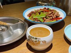 雪梨银耳汤-幸福里音乐餐厅