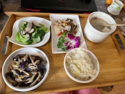 -卓玥国际月子会所(罗山路店)