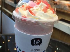 草莓乐艺冰-乐艺哆·乐活烘焙(浦西万达店)