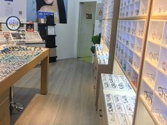 -天空之镜眼镜店蔡司依视路配镜授权零售店(望京颐堤港店)
