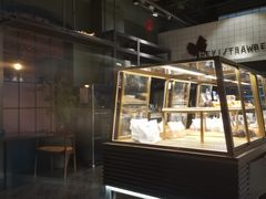 面包甜点陈列柜-黑草莓(重庆路店)