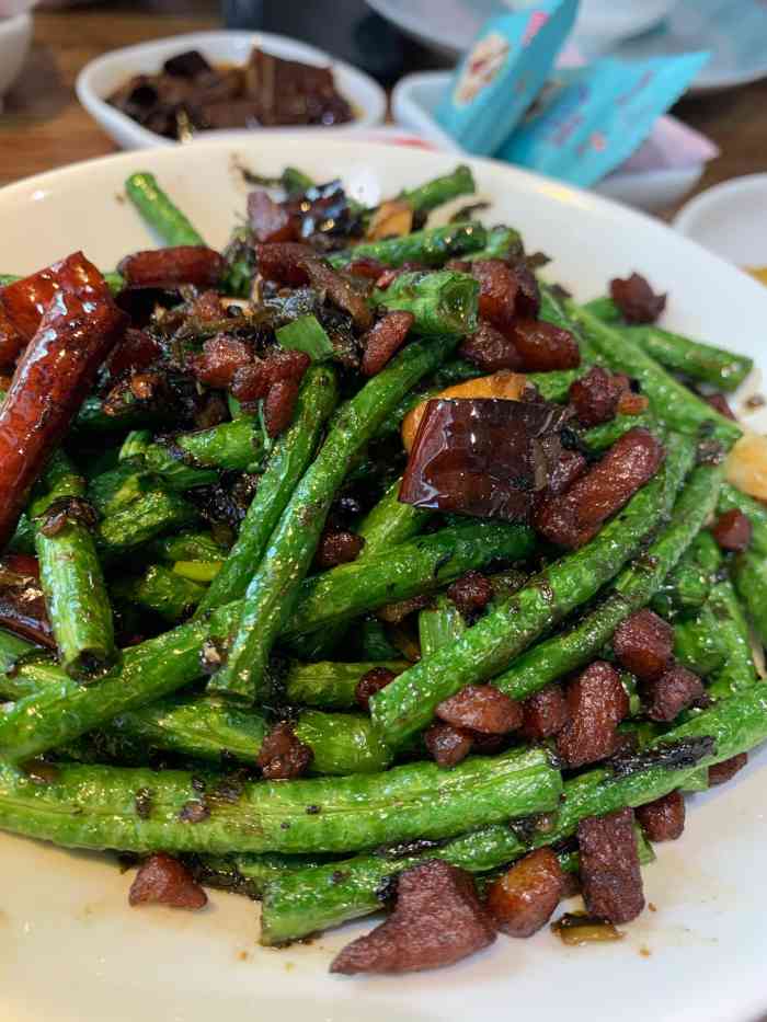 小雅家常菜(南国花锦店)-"小雅家常菜位于南国花锦七楼,整体环境很舒.