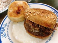 烧饼夹烧牛羊肉-老爆肚满五香烧牛羊肉