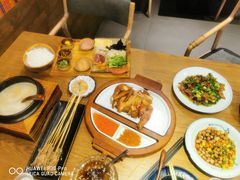 -麦麦山云南菜(复地活力城店)