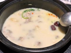 -洪氏嗨捞·广东猪肚鸡·椰子鸡火锅(西咸万象城店)