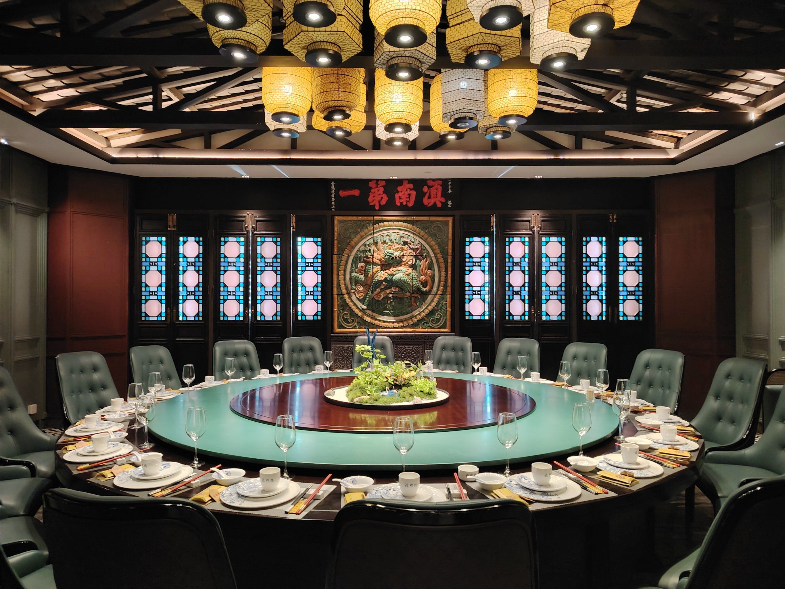 古色古香,非常吸睛的餐厅布置,一秒穿越回