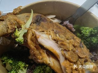 是我朋友带给我的鸡腿饭