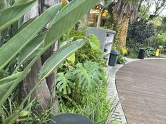 -茅草房·河畔园林火锅