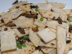 牛肝菌炒甜笋-一坐一忘云南菜(卓悦中心)