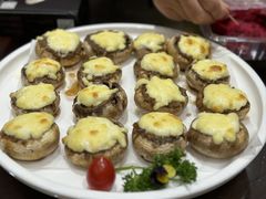 肉酱芝士烤蘑菇-山海经·海边人家 海鲜新青岛菜(扬州路店)