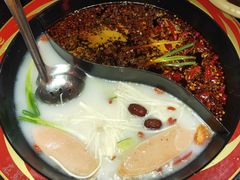 大骨汤鸳鸯火锅-在蜀里·一米肥牛老火锅(黄埔店)
