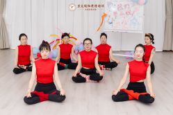 -亚太瑜伽普拉提学院