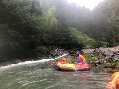 -天台雷峰十里峡谷漂流