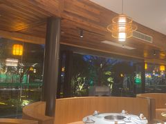 -茅草房·河畔园林火锅