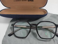 -罗伯特眼镜·蔡司官方授权(罗湖国贸店)