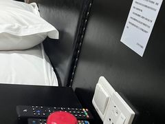 -五号文艺酒店(拙政园苏博地铁站店)
