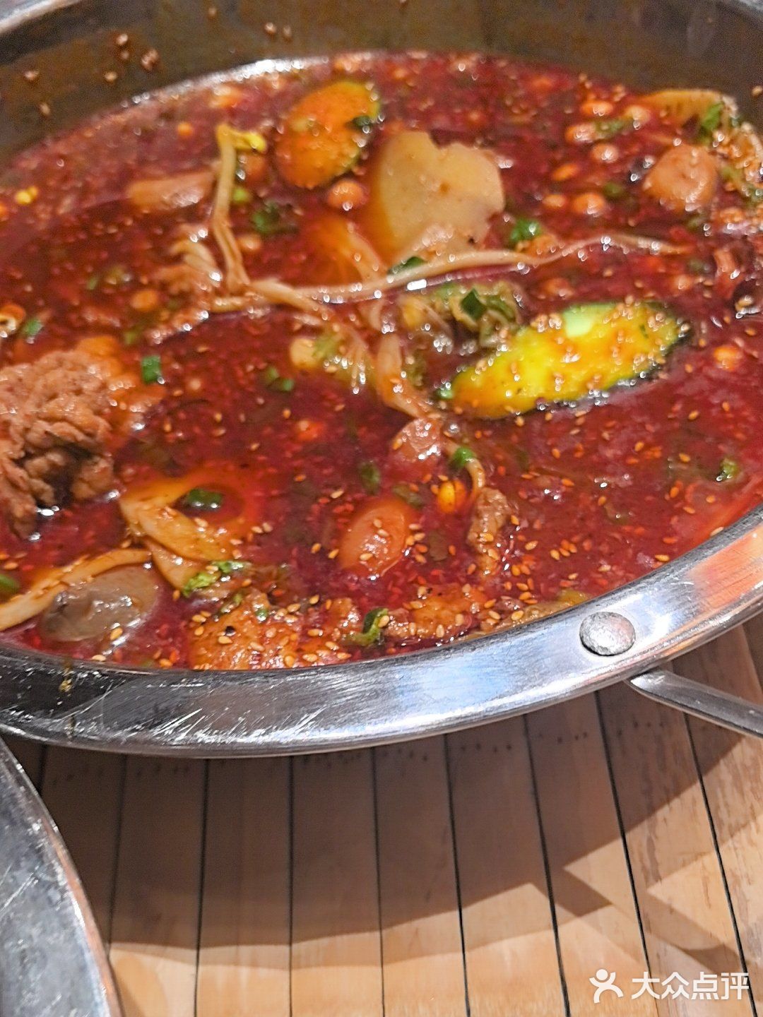 无名冒菜真的太绝啦！食材丰富新鲜，牛肉嫩滑、蔬菜爽口