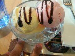 双球冰淇淋-必胜客(WOW朝阳商业城店)