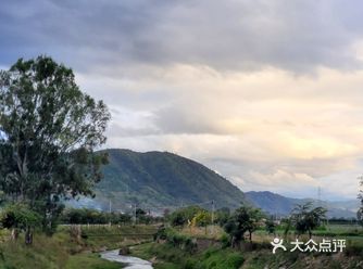 人家万圣节酒吧狂欢，哥们儿万圣节山沟子里找鬼