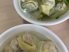笋尖鲜肉大馄饨-小胖子馄饨店(洪兴路店)