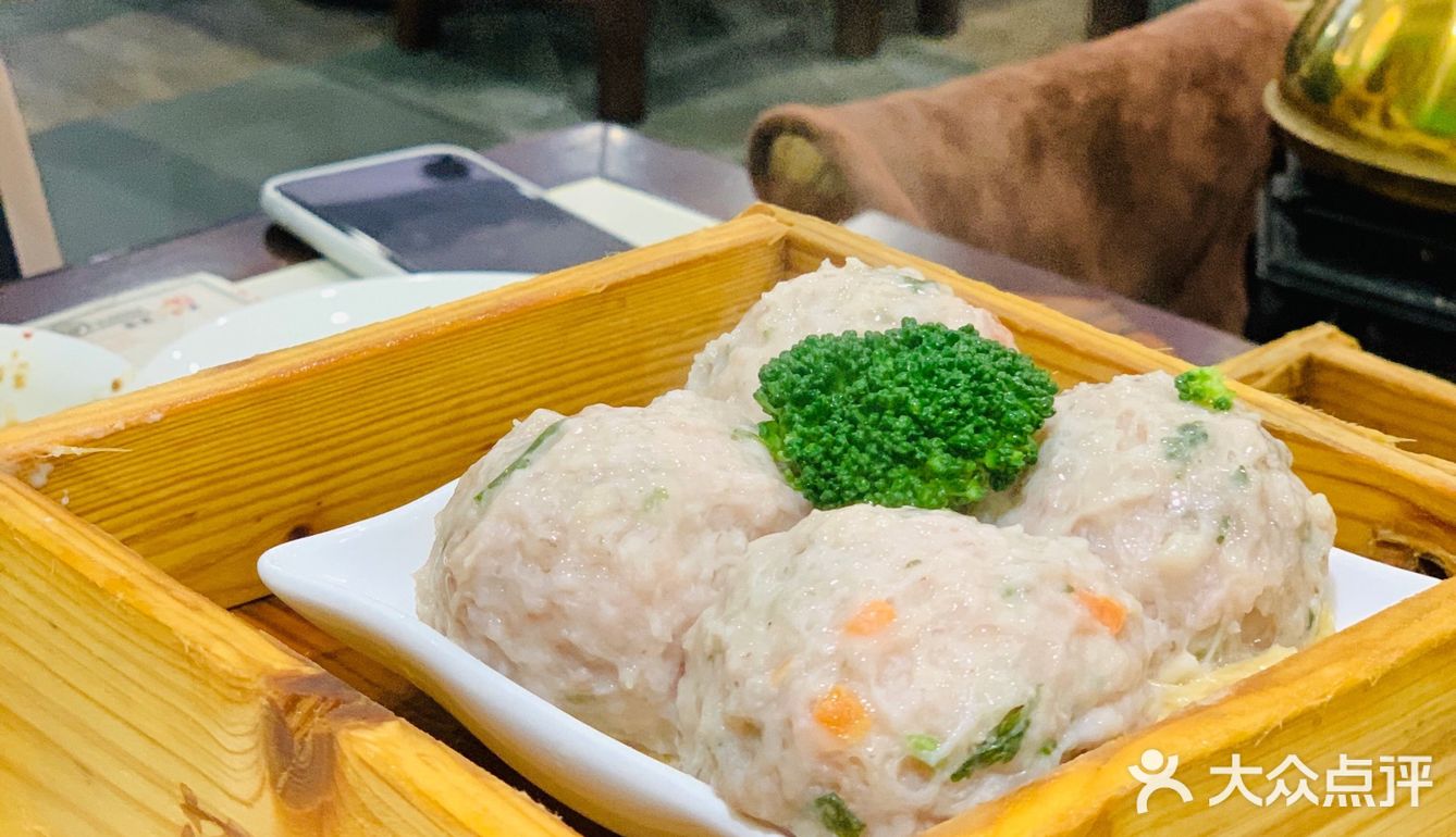 轻轻一碰就碎了，一看就是刚出锅的，味道很棒