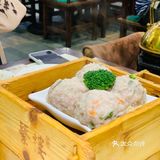 轻轻一碰就碎了，一看就是刚出锅的，味道很棒