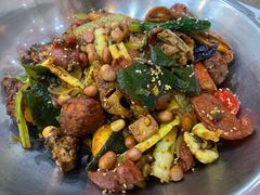 -愉肴麻辣香锅(中山路店)