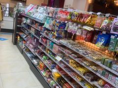 零售区-全家便利店(上海火车站站二店)