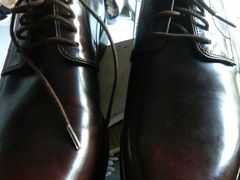 -京伟修鞋洗鞋奢侈品皮具护理店