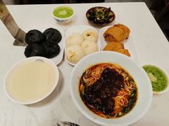 -李与白包子铺(桐梓林店)
