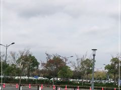 -奕欧来上海购物村停车场