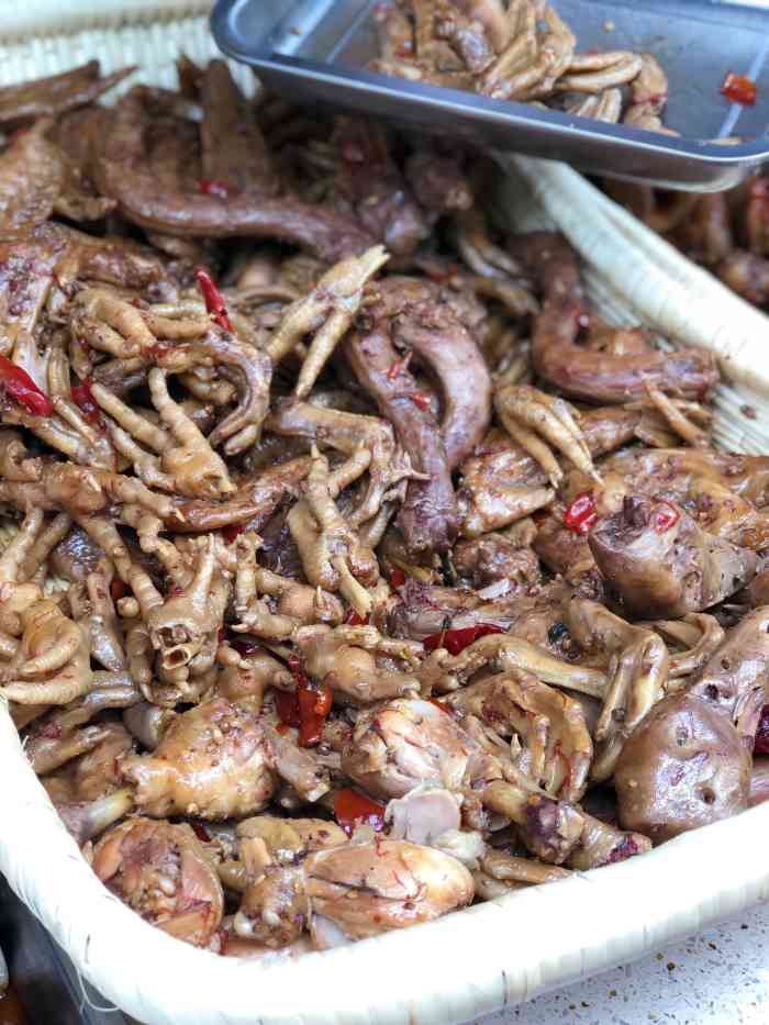 五香草现捞(建设路店)-"这家卤菜味道不错的,看起来颜色比较淡,但.