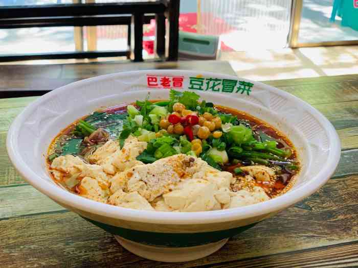 巴老冒豆花冒菜(佛坪店)-"店面稍小座位有限,不过还算整洁荤素分开.