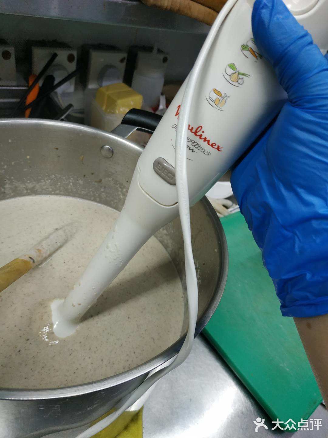 打忌廉磨菇湯
