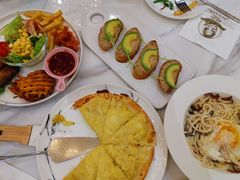 牛油果吞拿鱼塔塔薄饼-丽莎沙拉轻食餐厅(国贸店)