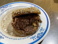 烧饼夹烧牛羊肉-老爆肚满五香烧牛羊肉
