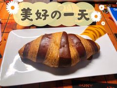 巧克力香蕉羊角包-OUR Bakery(SKP-S店)