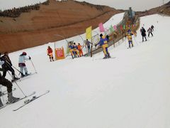 -采薇庄园四季滑雪场