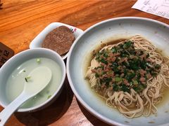 开洋葱油拌面-裕兴记•蟹黄面馆(人民广场店)