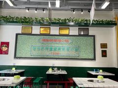 大堂-晓彭肥肠鸡·泡椒鸡火锅(水木天地店)