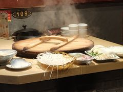 -万里闯关东铁锅炖菜馆(高新旗舰店)