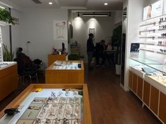 -视野联行眼镜•蔡司•依视路(温江店)