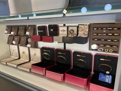 -恒一珠宝·回收黄金钻石奢侈品(灵岩南路店)