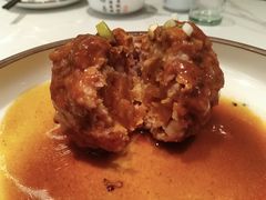 鸭蛋黄狮子头-梅飞酒家(名辉豪庭店)