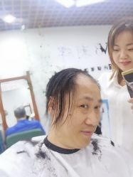 -V8潮牌·接发烫染连锁